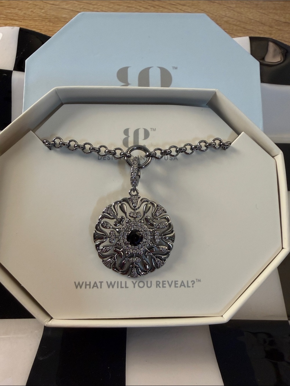 Bomb party necklace - the compass rose - hematite onyx